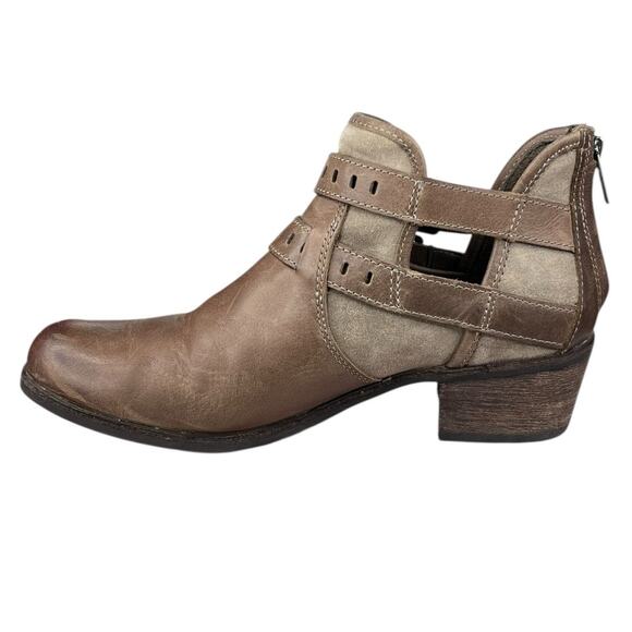 UGG Women’s Patsy Brown Leather Buckle Ankle Boot Size US 9.5 - Picture 2 of 11